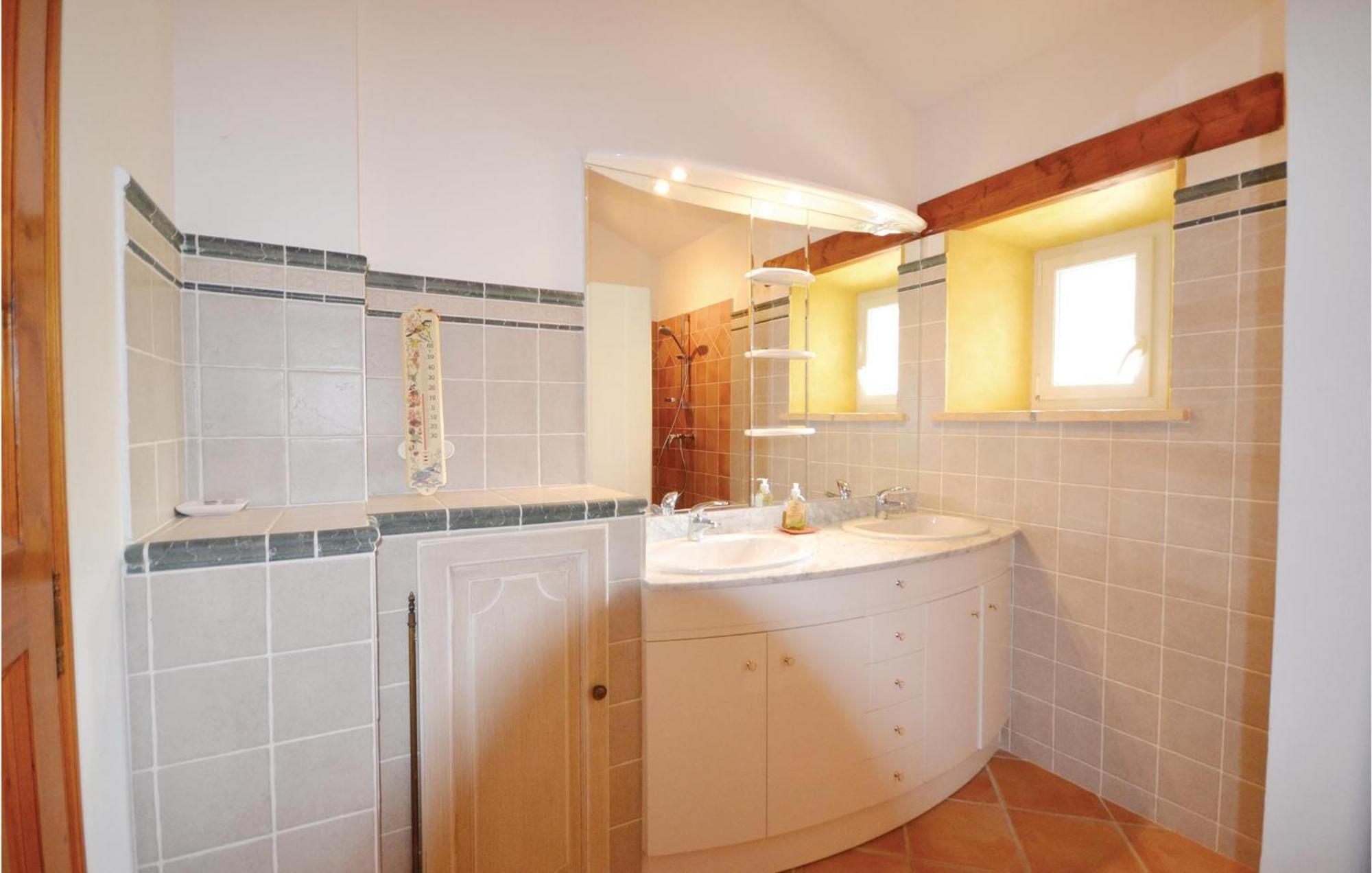 Awesome Home In Bollene With Wifi エクステリア 写真