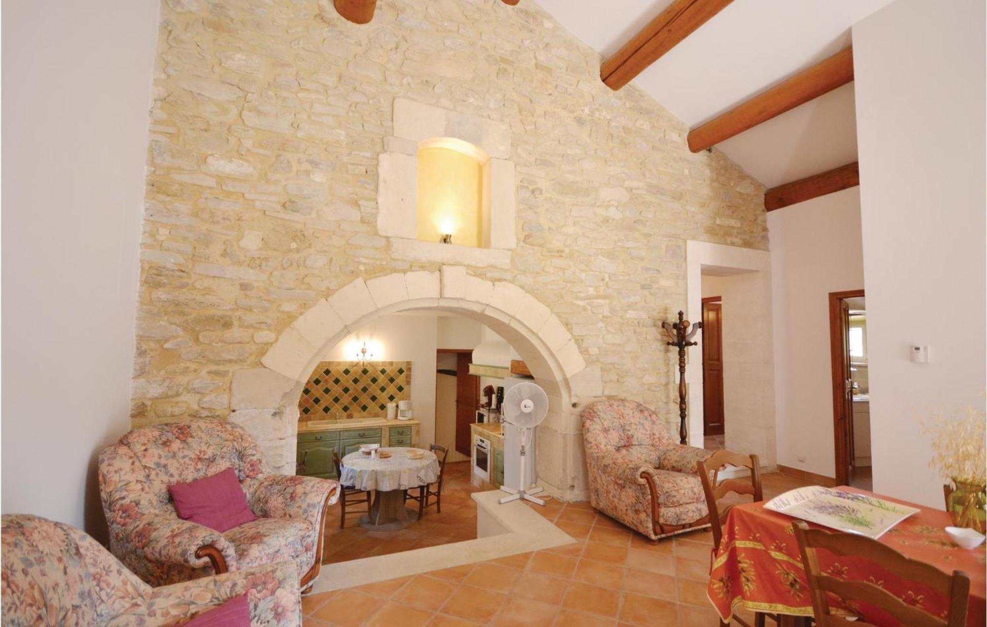 Awesome Home In Bollene With Wifi エクステリア 写真
