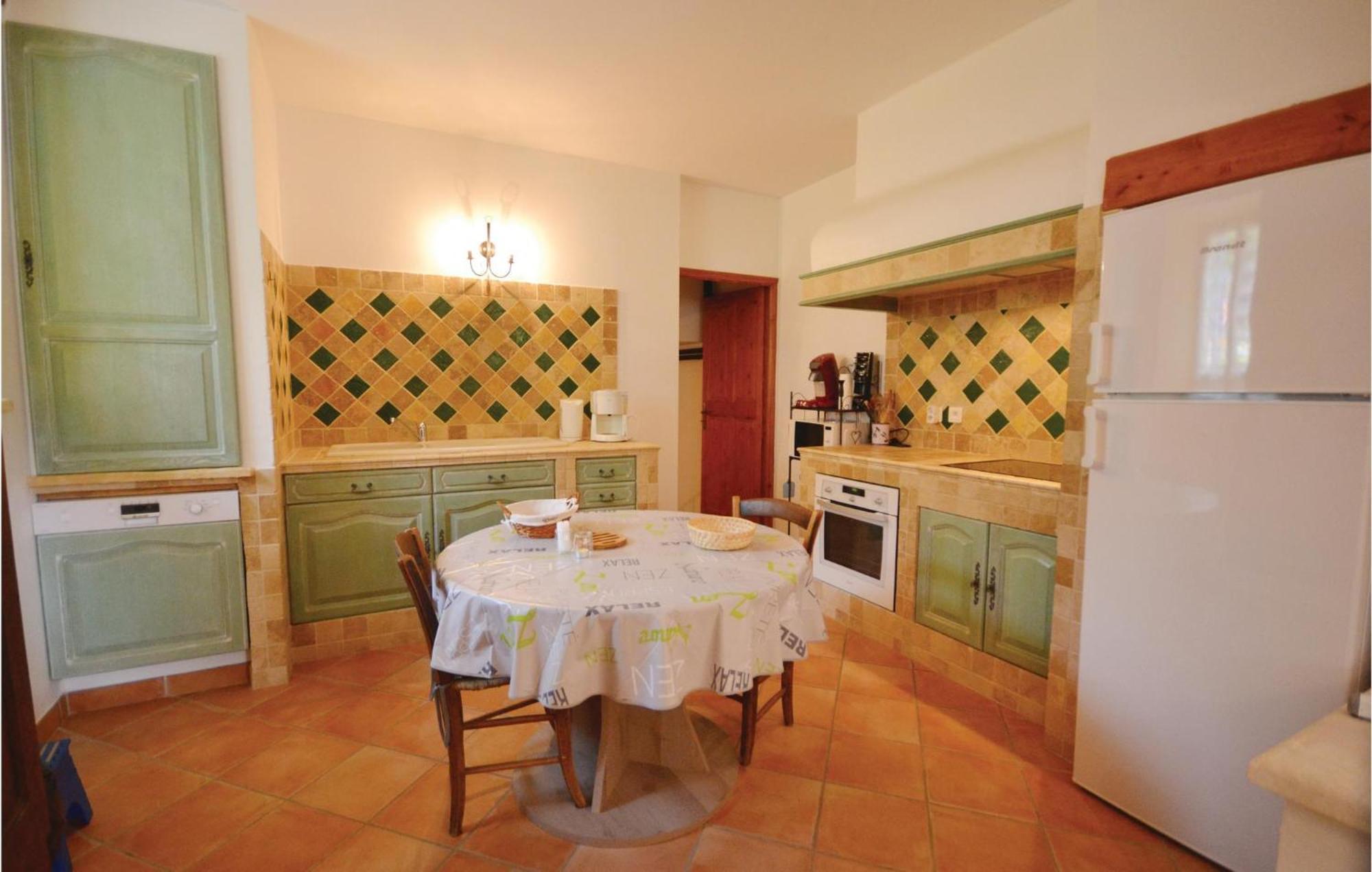 Awesome Home In Bollene With Wifi エクステリア 写真