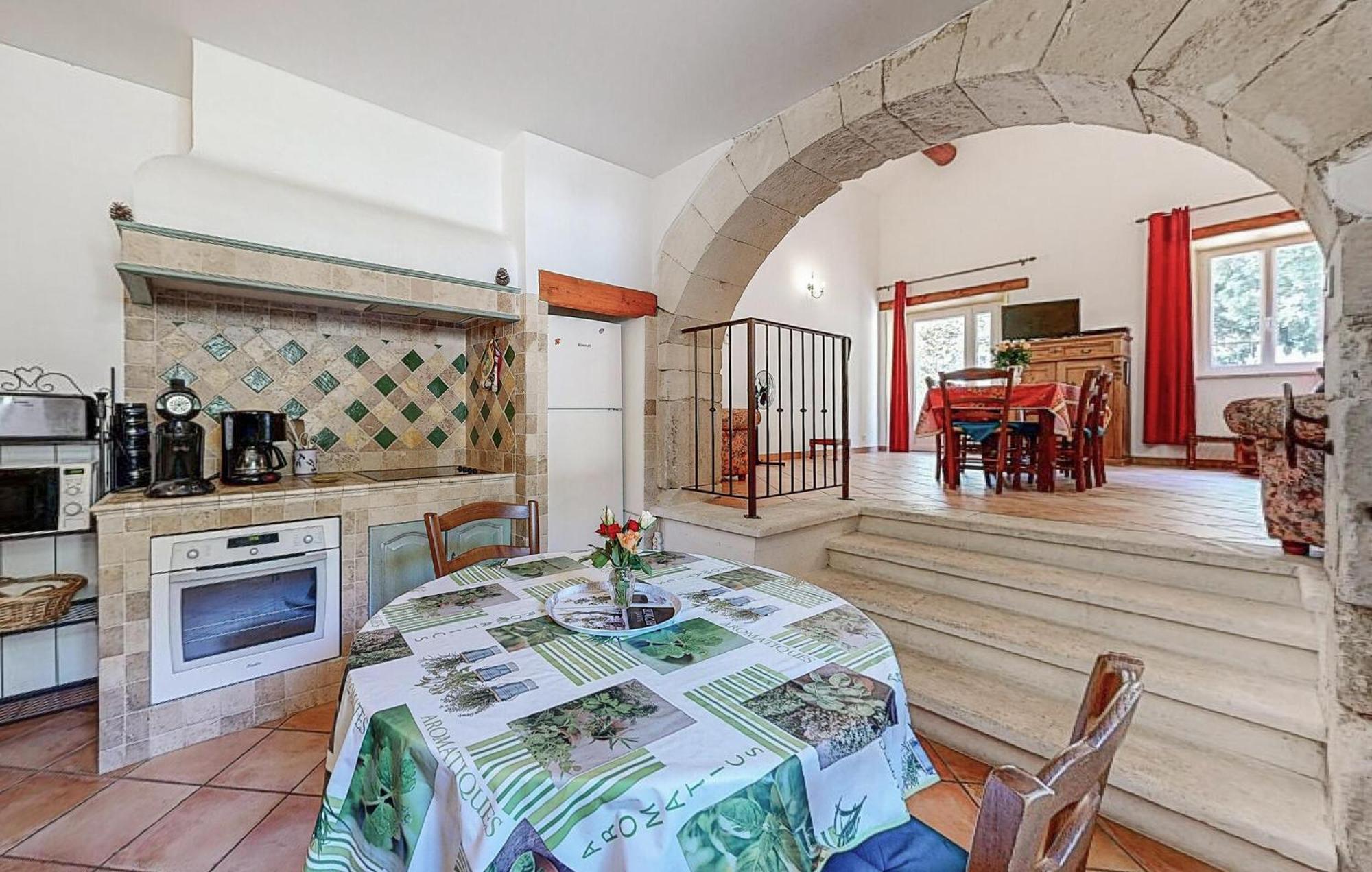 Awesome Home In Bollene With Wifi エクステリア 写真