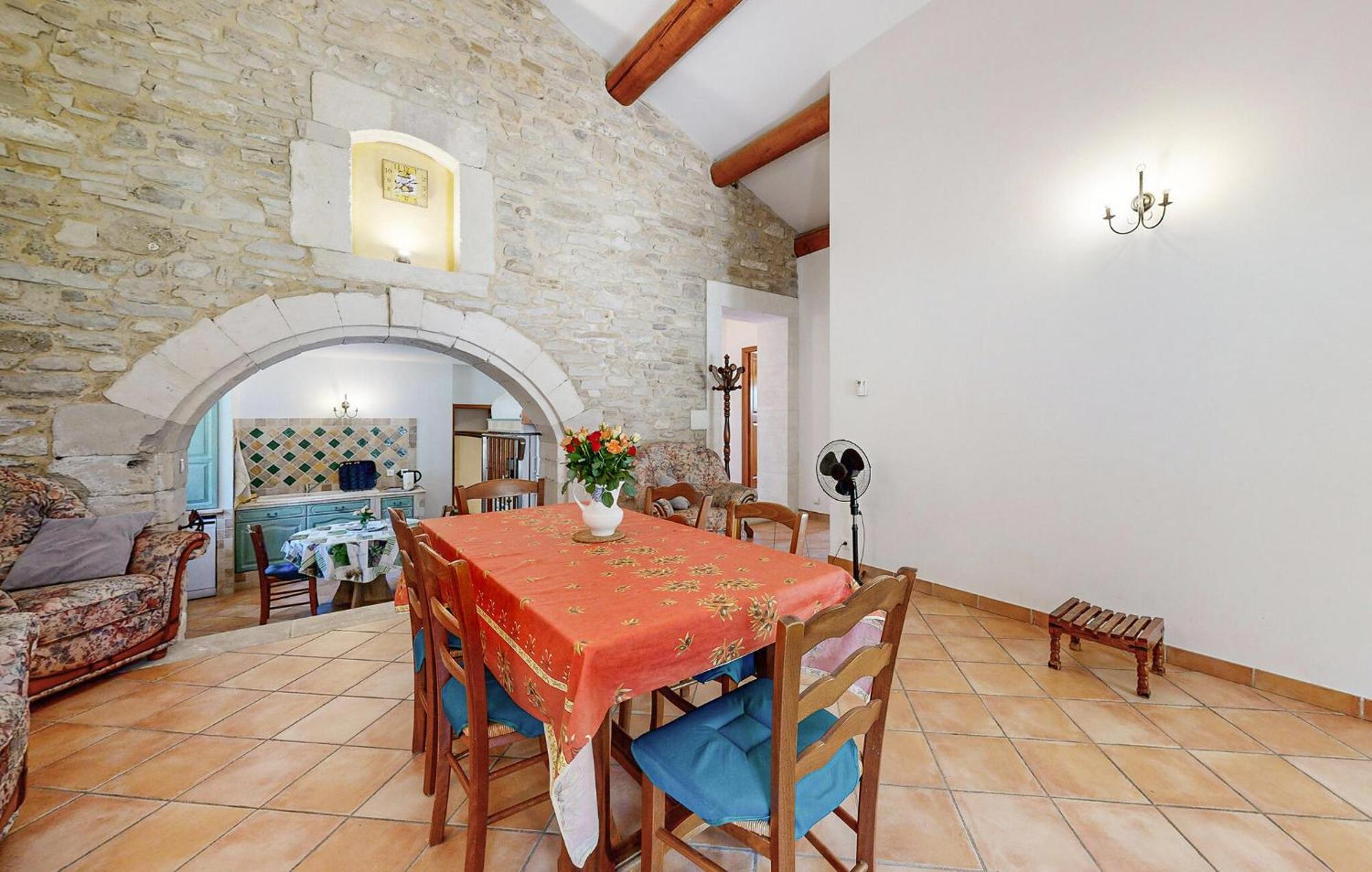 Awesome Home In Bollene With Wifi エクステリア 写真