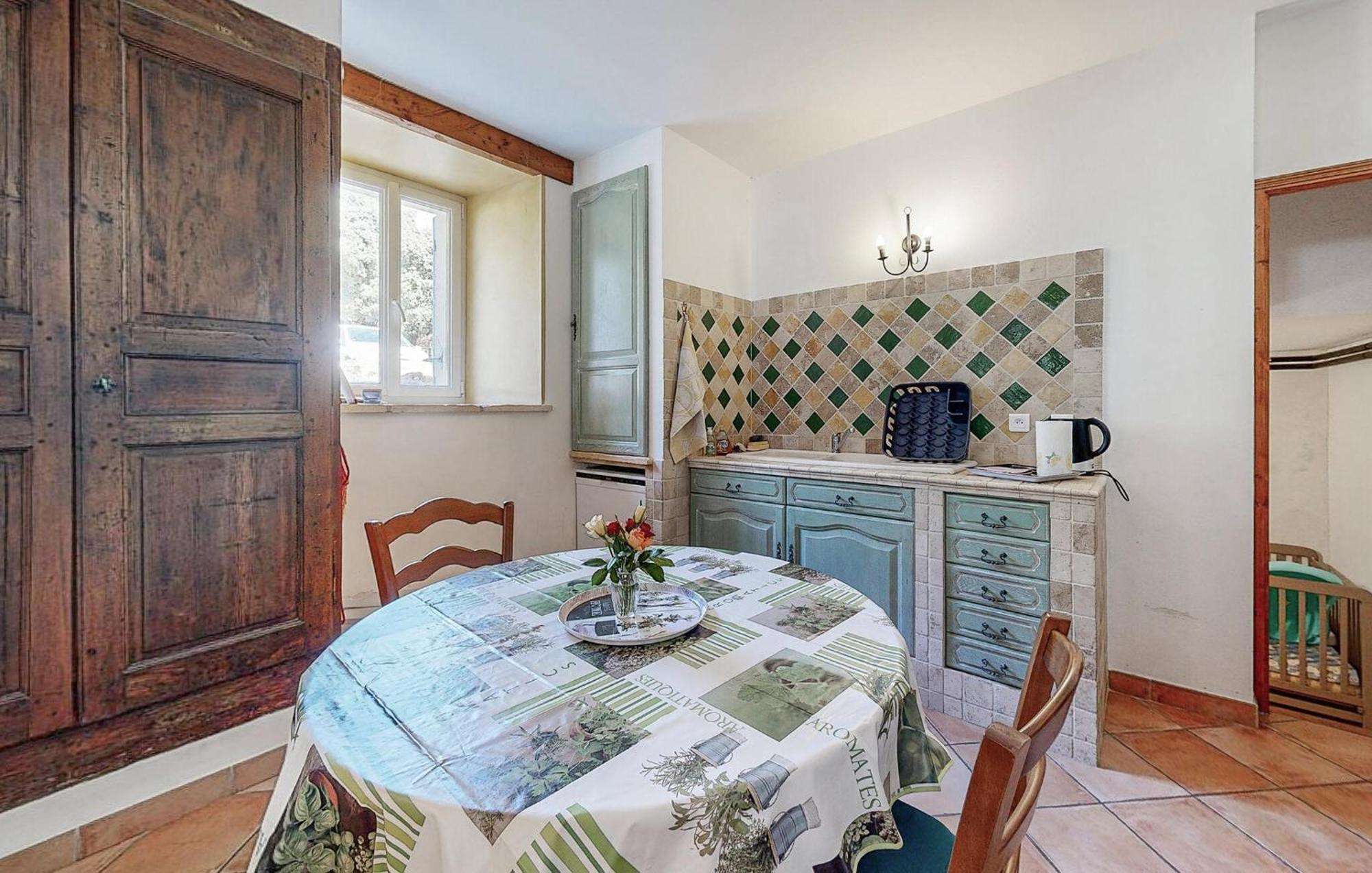 Awesome Home In Bollene With Wifi エクステリア 写真